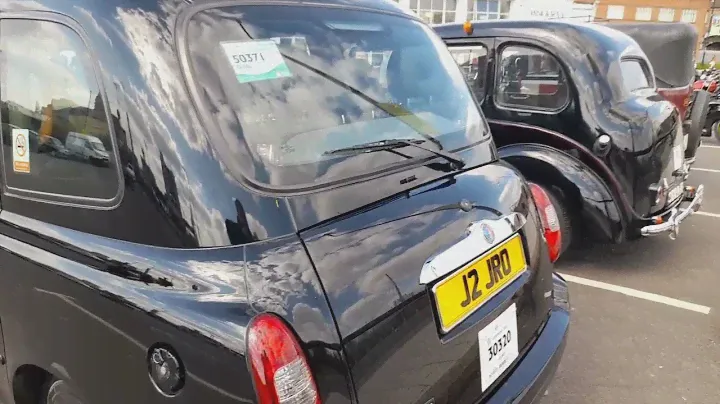 A Review of a 2016 LTI TX4 J2JRO London Taxi Cab at Ace Cafe London